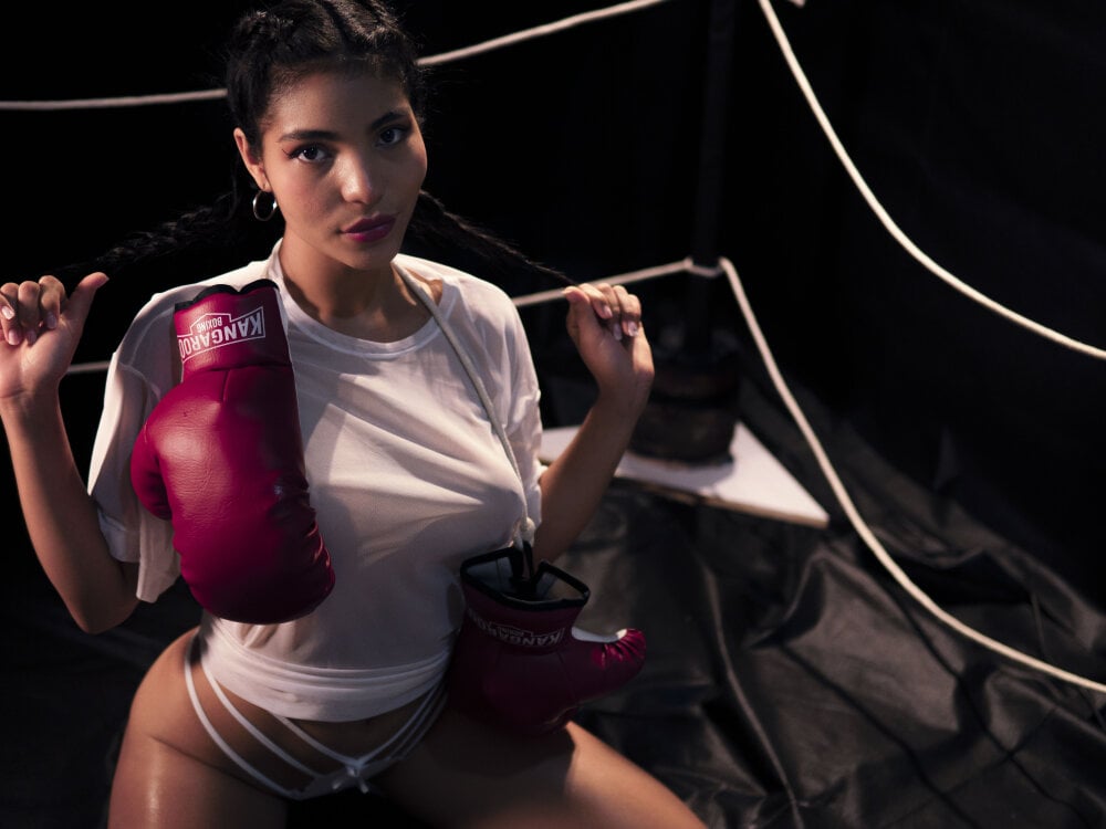 Live sex webcam photo for lauramartin1 #290064819