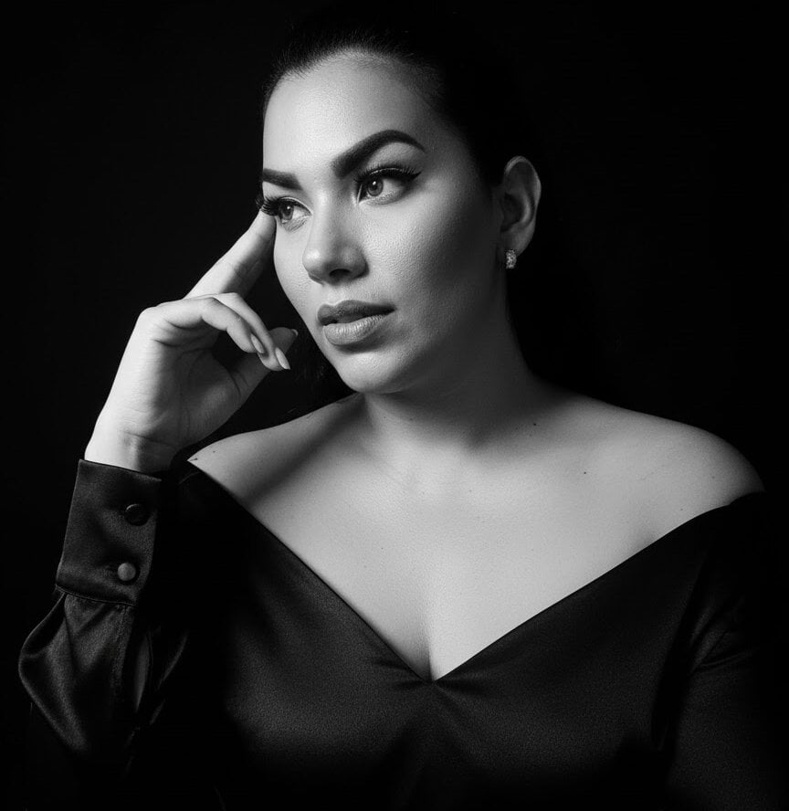 elivecams.com carolinarincon livesex profile in in-your-heart-xxx cams