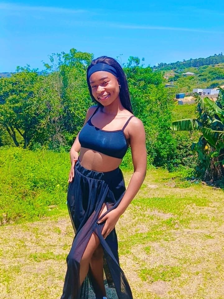 stripchat dark-dindy18 webcam profile pic via livestrip-joy.com