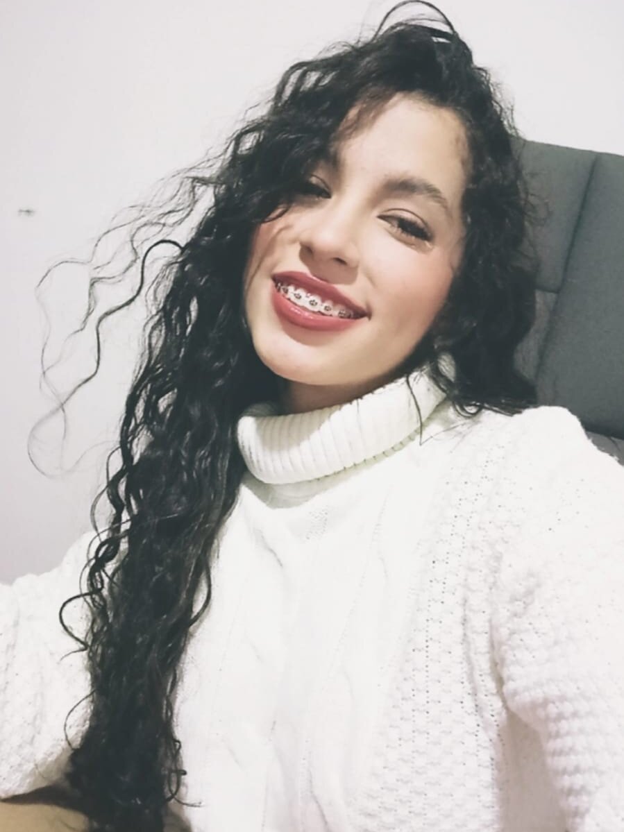 AlaysiaClarke live cam model at StripChat