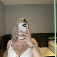 YourSexyNicole's Offline Chat Room