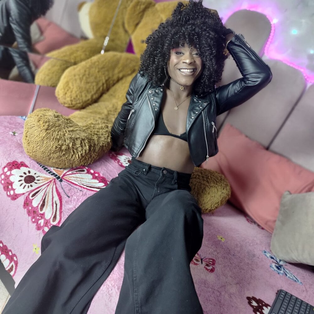 puca_ebony's Offline XXX Chat
