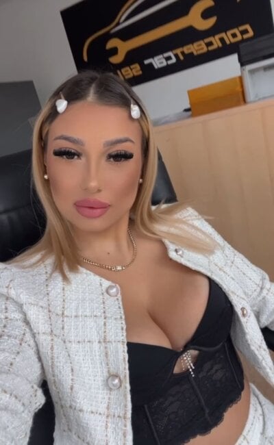 InnaClover - big tits doggy style