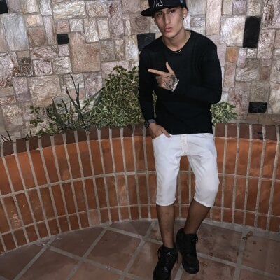Sebas_tian0412