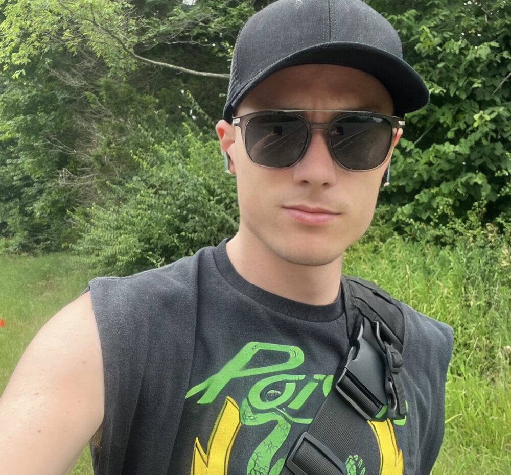 dan_e_boi33 from stripchat