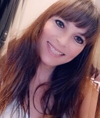 Holdmykitty69's Offline Chat Room