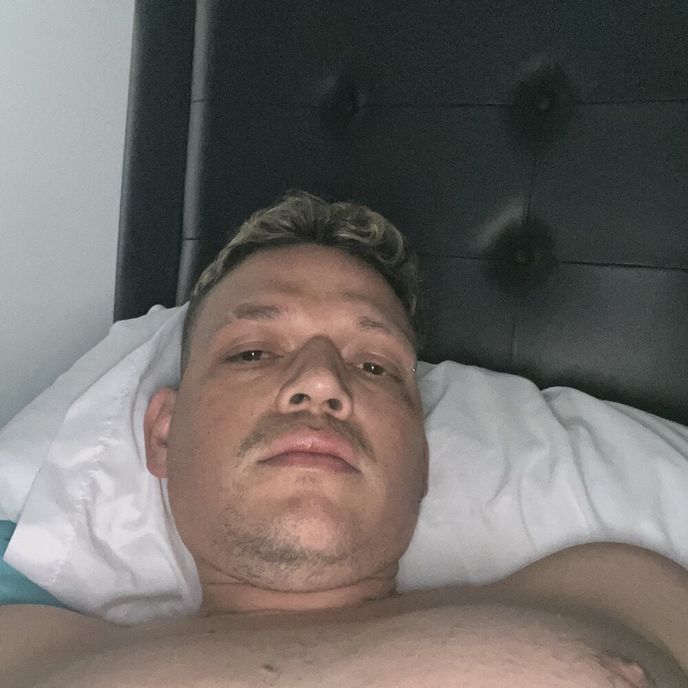elflaco_198 from stripchat