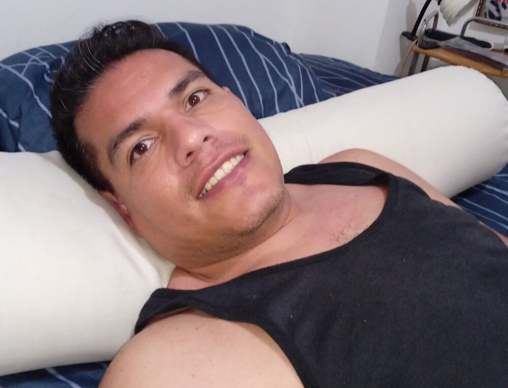 nathan_sanchez's Offline XXX Chat