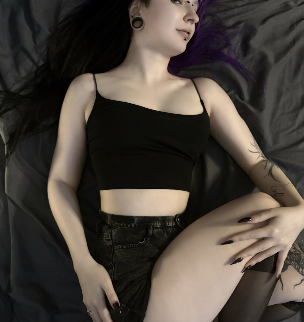 amateursex-livecam.com ada_corvus livesex profile in granny cams