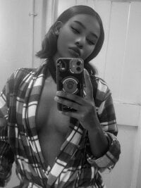 SleChocolatefever30's webcam live show