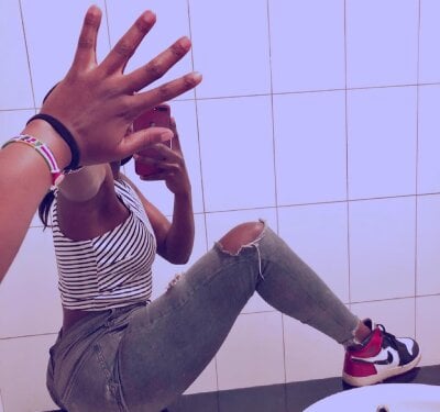 Lushie- - ebony deepthroat