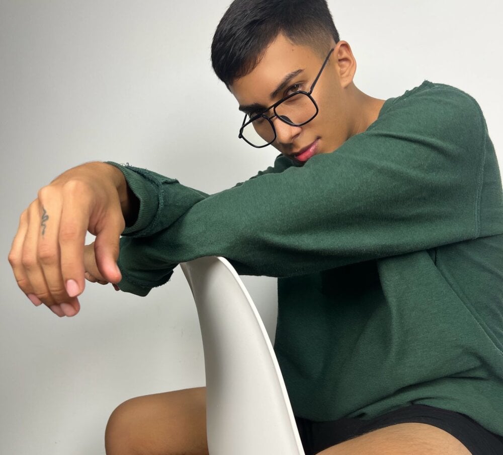 Michel_Brownn profile