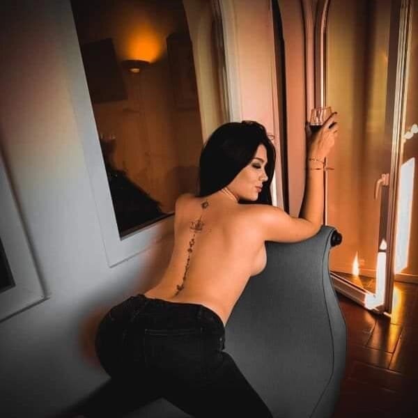 carlla_devine's Offline XXX Chat