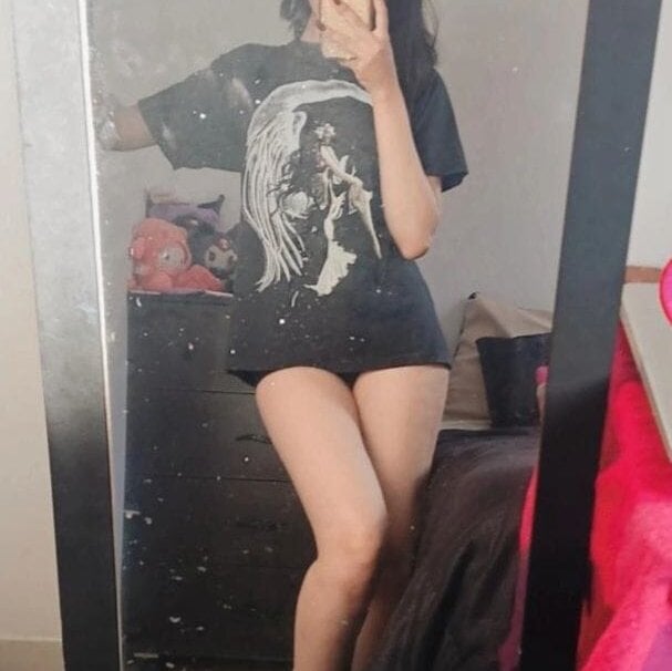ela_petit from stripchat