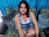 Camila_Diaz's Offline Chat Room