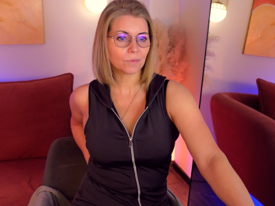 Annie_Light - small audience