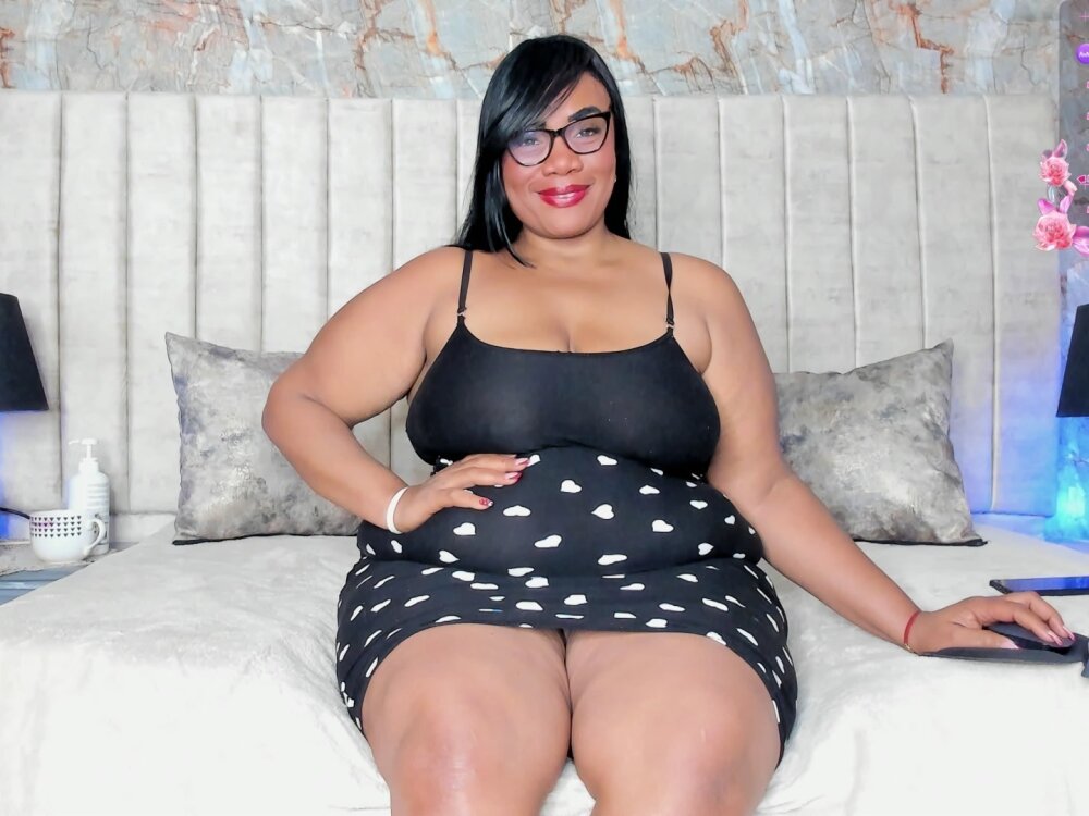 Live sex webcam photo for AranzaLatinBlacks #290144676