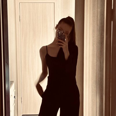 SarahRice Live Cam and Statistics on UnifiedCams
