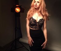 CurlyLola's Offline Chat Room