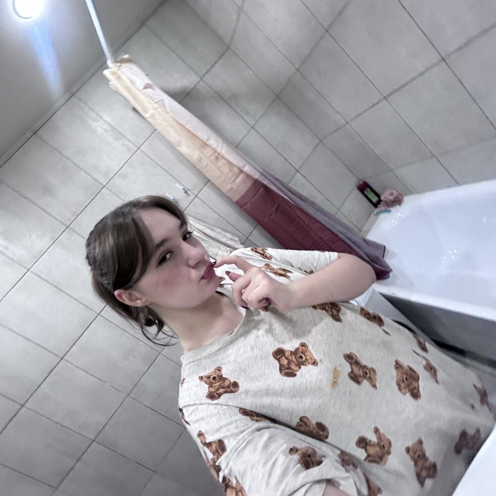 stripchat chamyri webcam profile pic via coupleslivesex.com