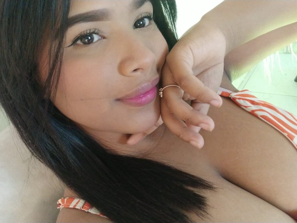 sexcams-joy.com gaby_blake_ livesex profile in latino cams