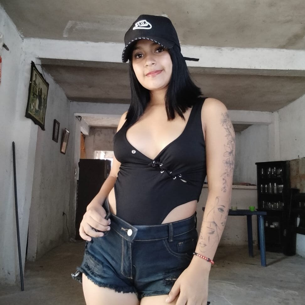 Cami_hot23's Offline XXX Chat