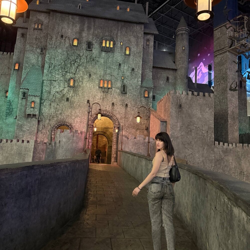 glamcambabes.com merrillyeast livesex profile in bisexual cams