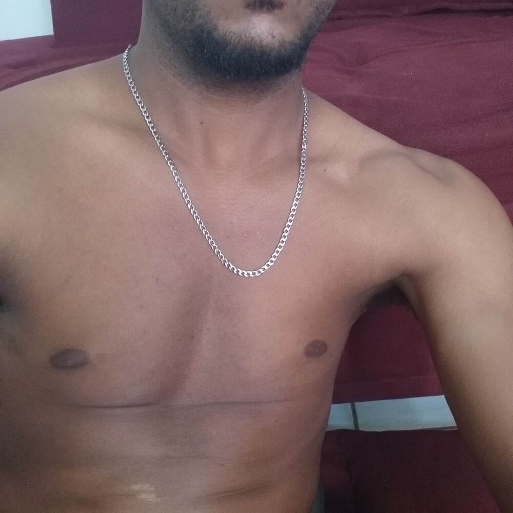 thiaguinthiaguin from stripchat