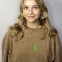 YoungHefnerys' Offline Chat Room