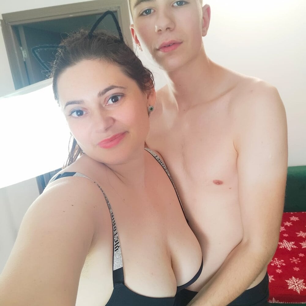 wildcouple__'s most recent online preview