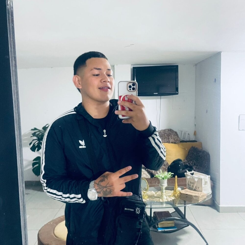 alejandroricoo from stripchat