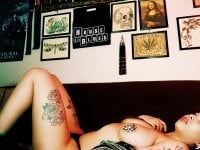 boobsandblunts' Offline Chat Room
