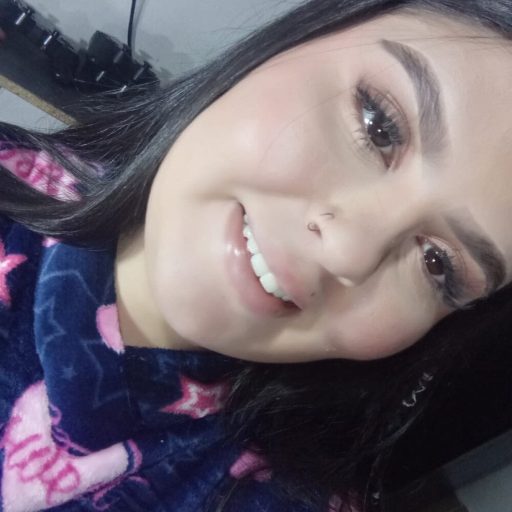 6livesex.com _natalia_cute livesex profile in somewhere-on-the-campus cams