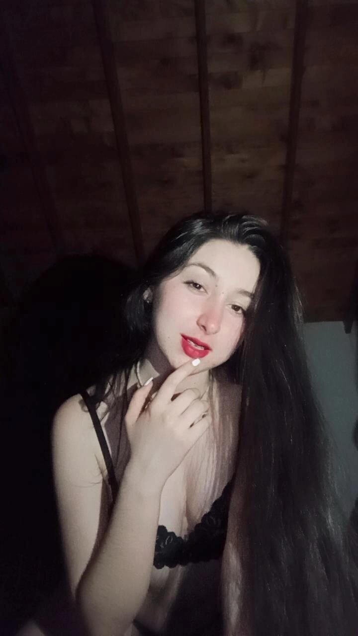 kiara__white