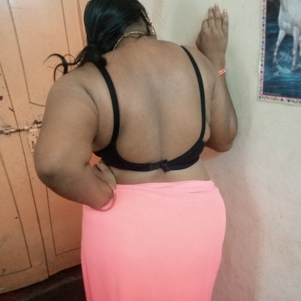 Live sex webcam photo for RADIKA143D #290594813