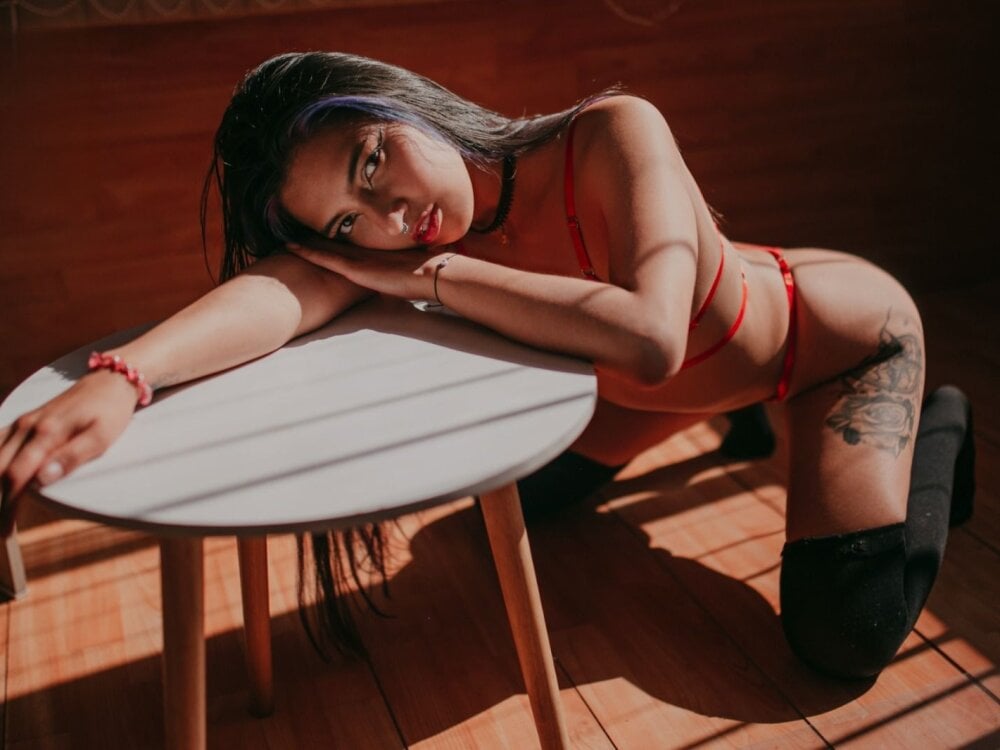 mia_april_ profile