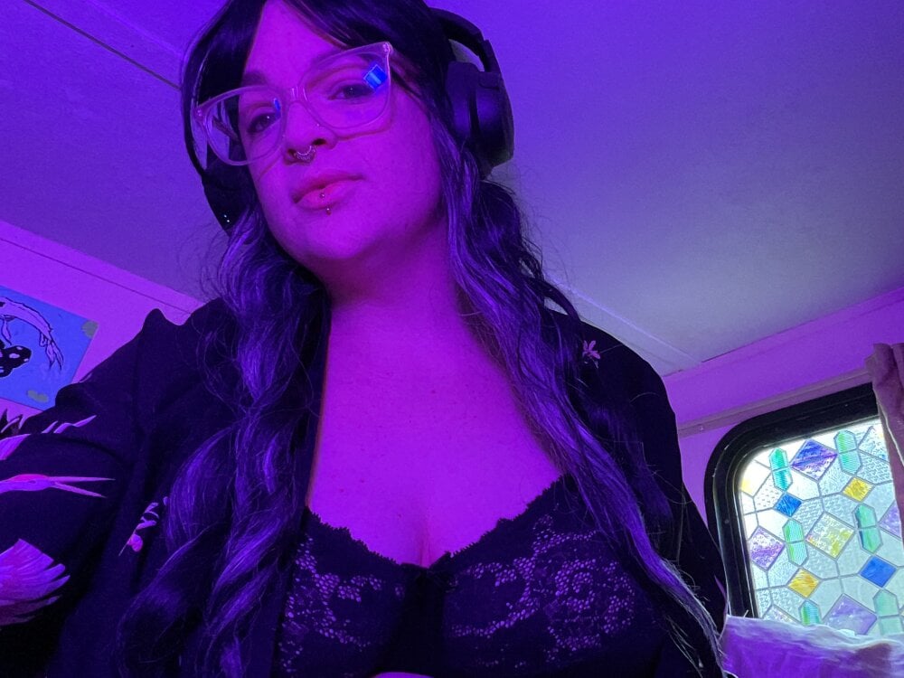 stripchat rubi_delicious webcam profile pic via livesextrans.com