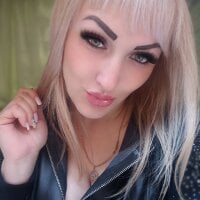 LucyLaMoon's Offline Chat Room