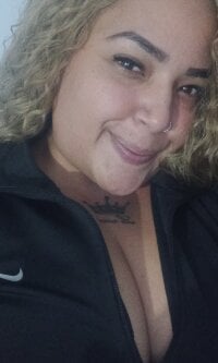 TiffanyLove25's Offline Chat Room