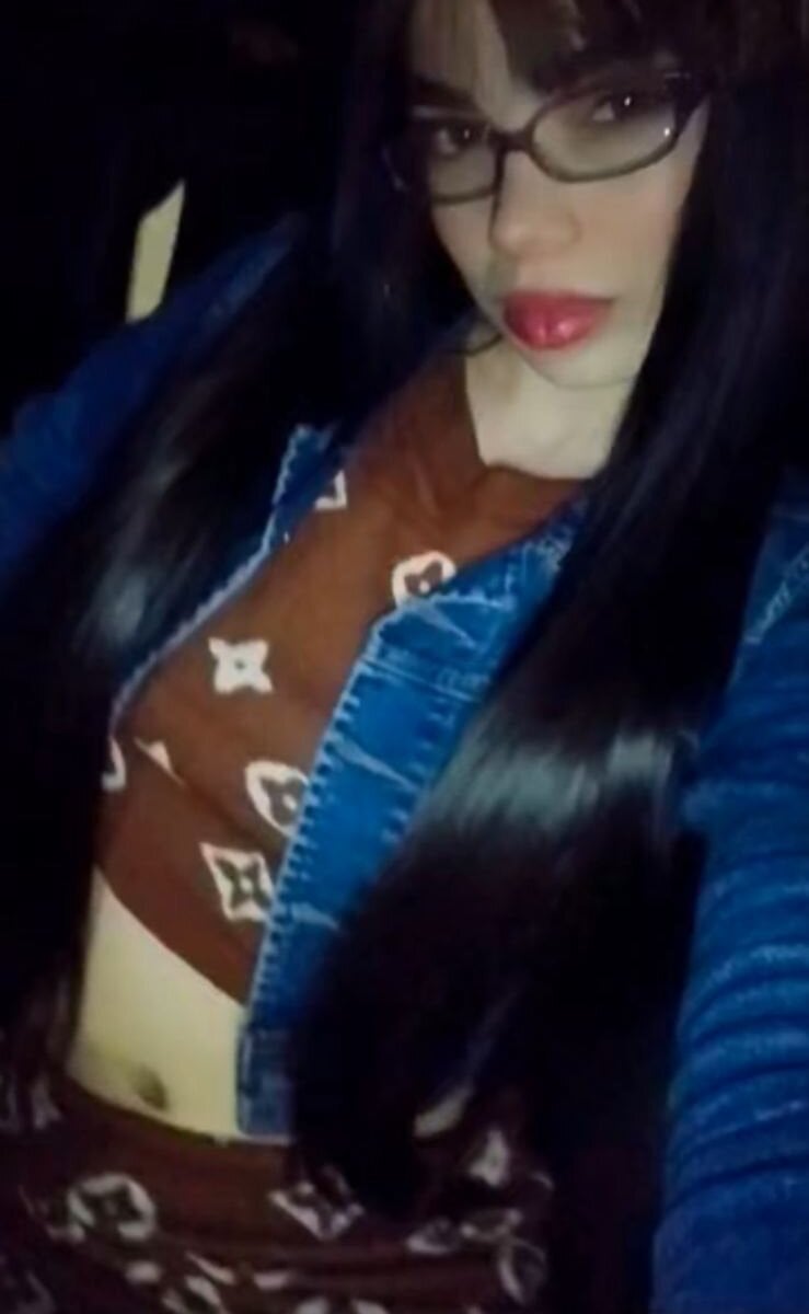 mega-camsex.net lili_pinki livesex profile in in-your-dreams-transmission-7-am cams