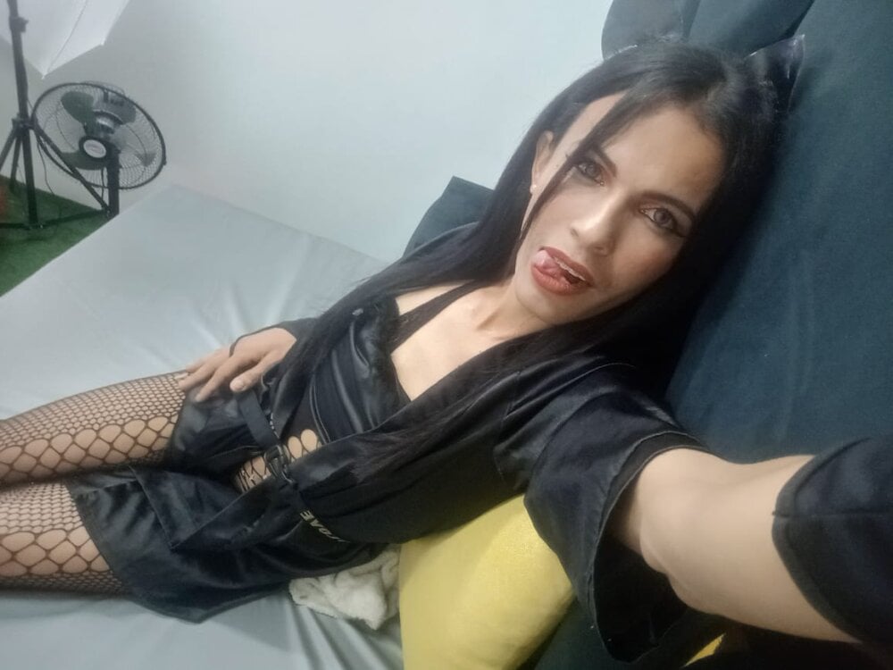 Aisha_Rx's Offline Chat Room