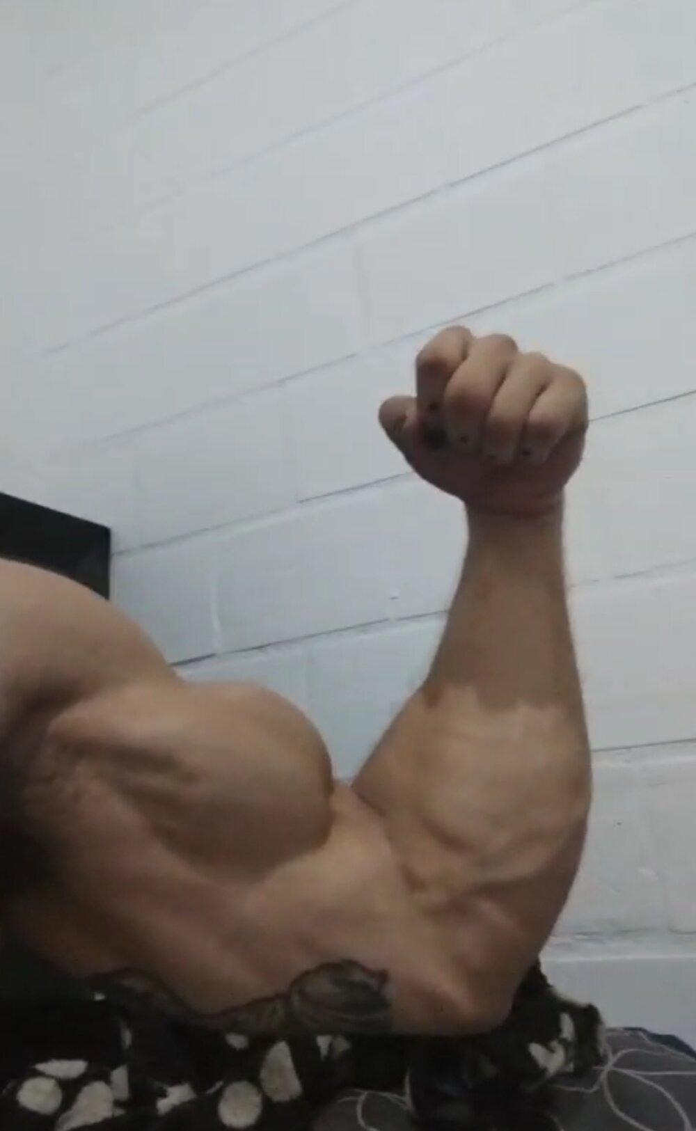 BigMontainsRock's Offline XXX Chat