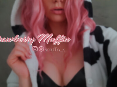 strawberry_muffin live on StripChat