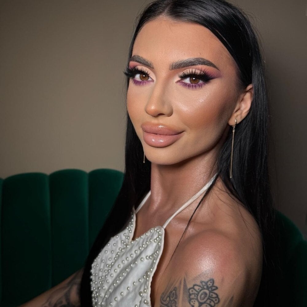 KaylaLuxx_ Chat XXX offline