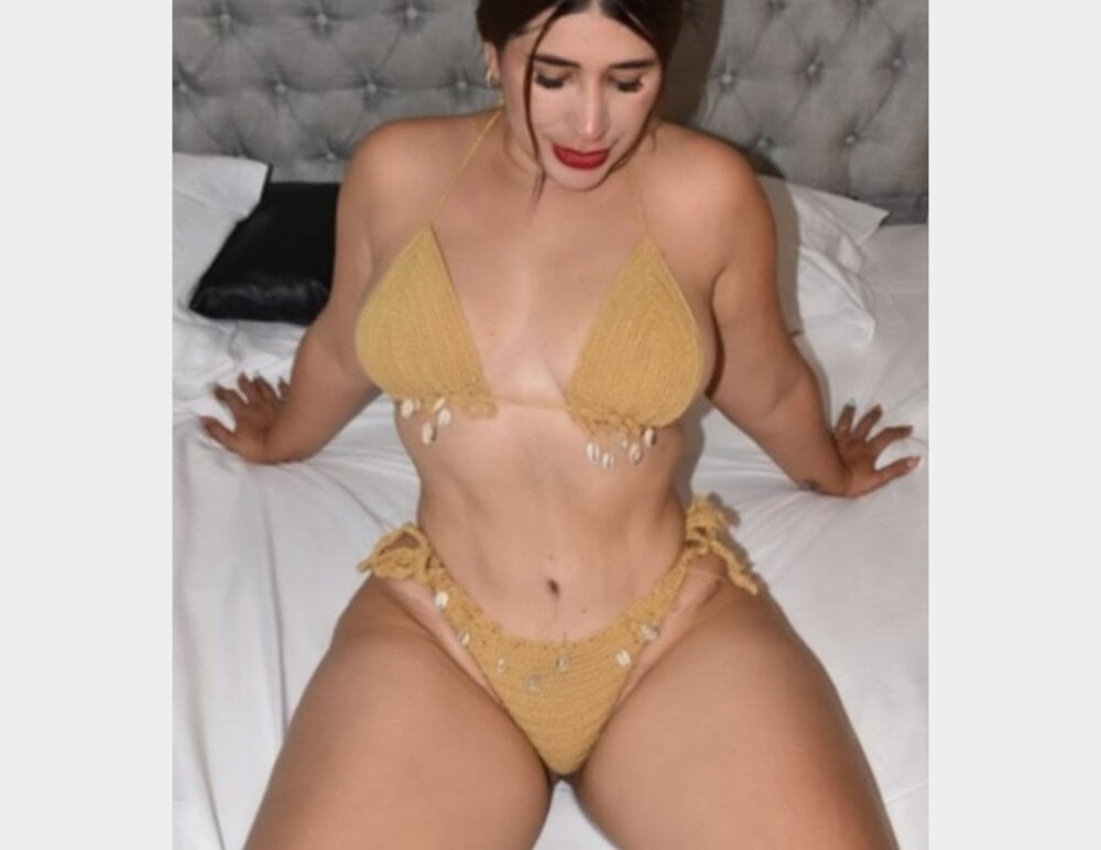 laritza_hot's Offline Chat Room