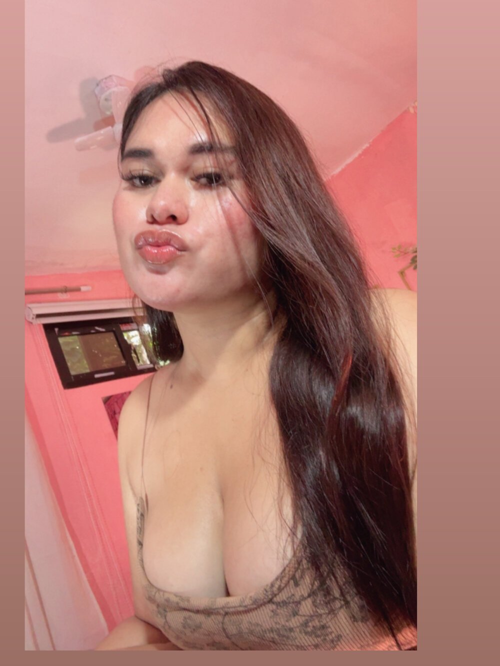 Miss_RebeccaLove's Offline XXX Chat