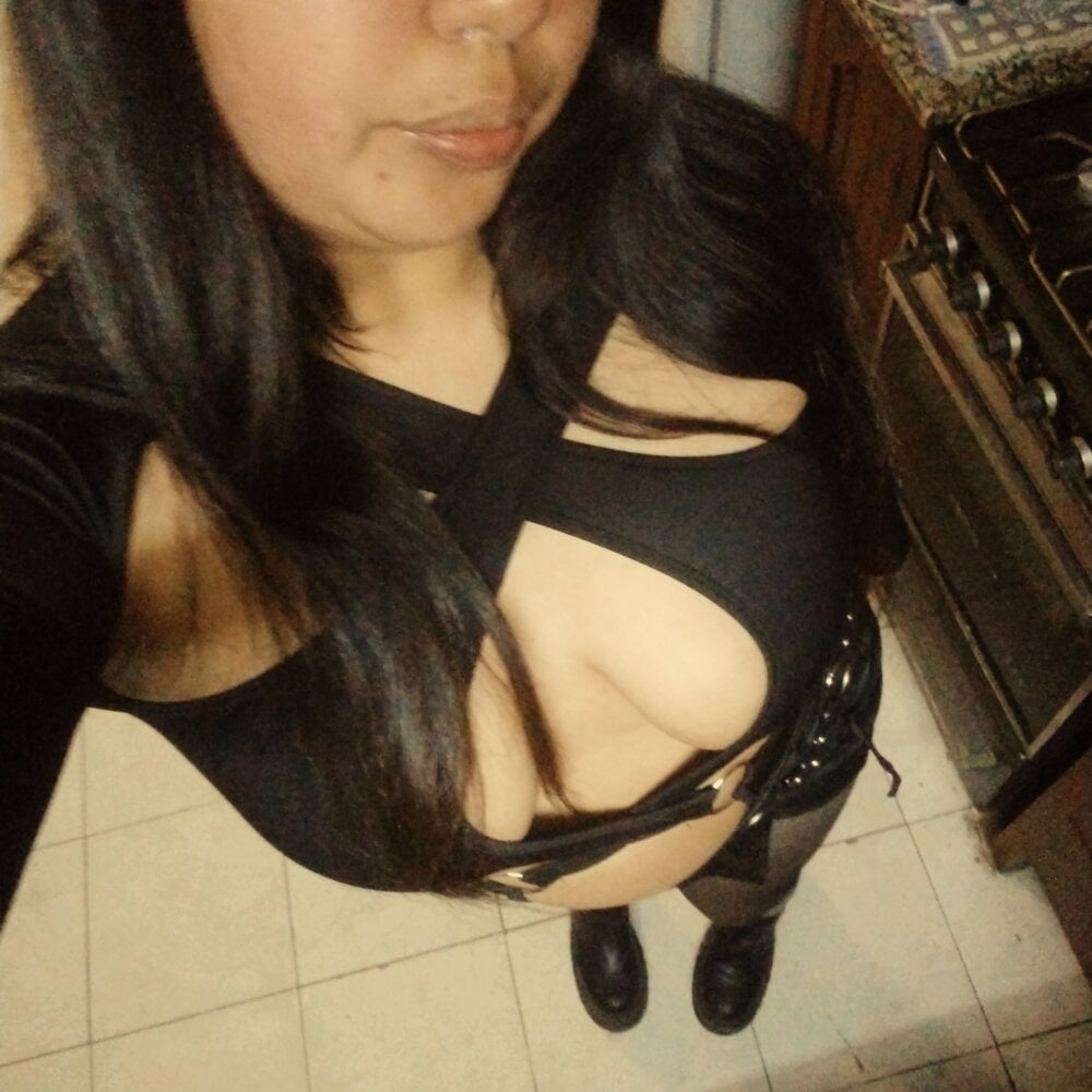 sexcam-girls.com cybermics livesex profile in in-the-palm-of-your-hands cams