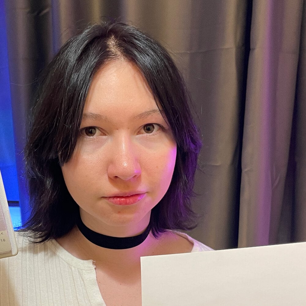 sexcam-girls.com miraywhite livesex profile in large-tits cams