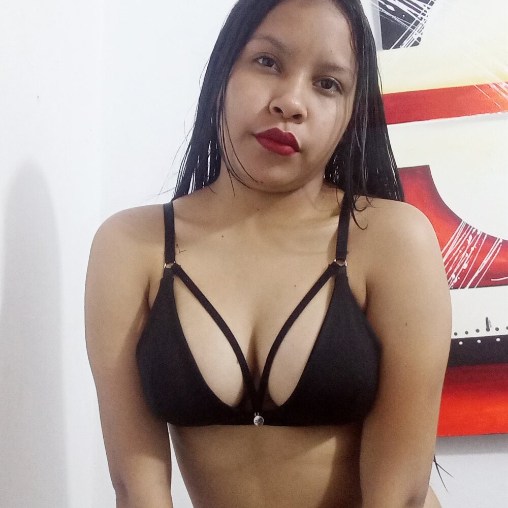 kendall_latina19 live cam model at StripChat