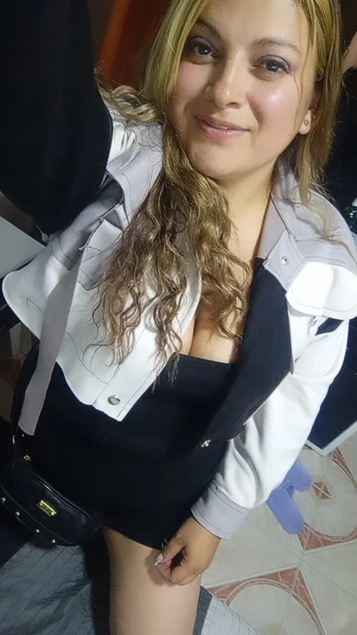 Nahomy_f_Ww